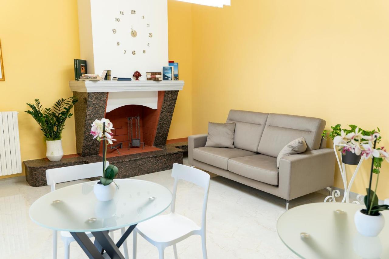A Casa Dei Miei Otel San Pietro Vernotico Dış mekan fotoğraf